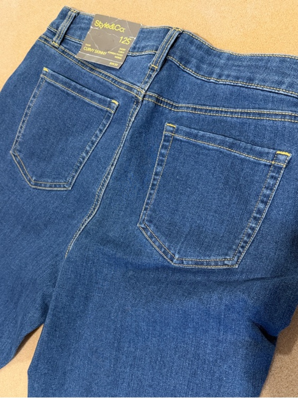 BNWT STYLE & CO. SHORT CURVY SKINNY MID-RISE SLIMMING POCKET JEANS IN SIZE 12S - Picture 14 of 16